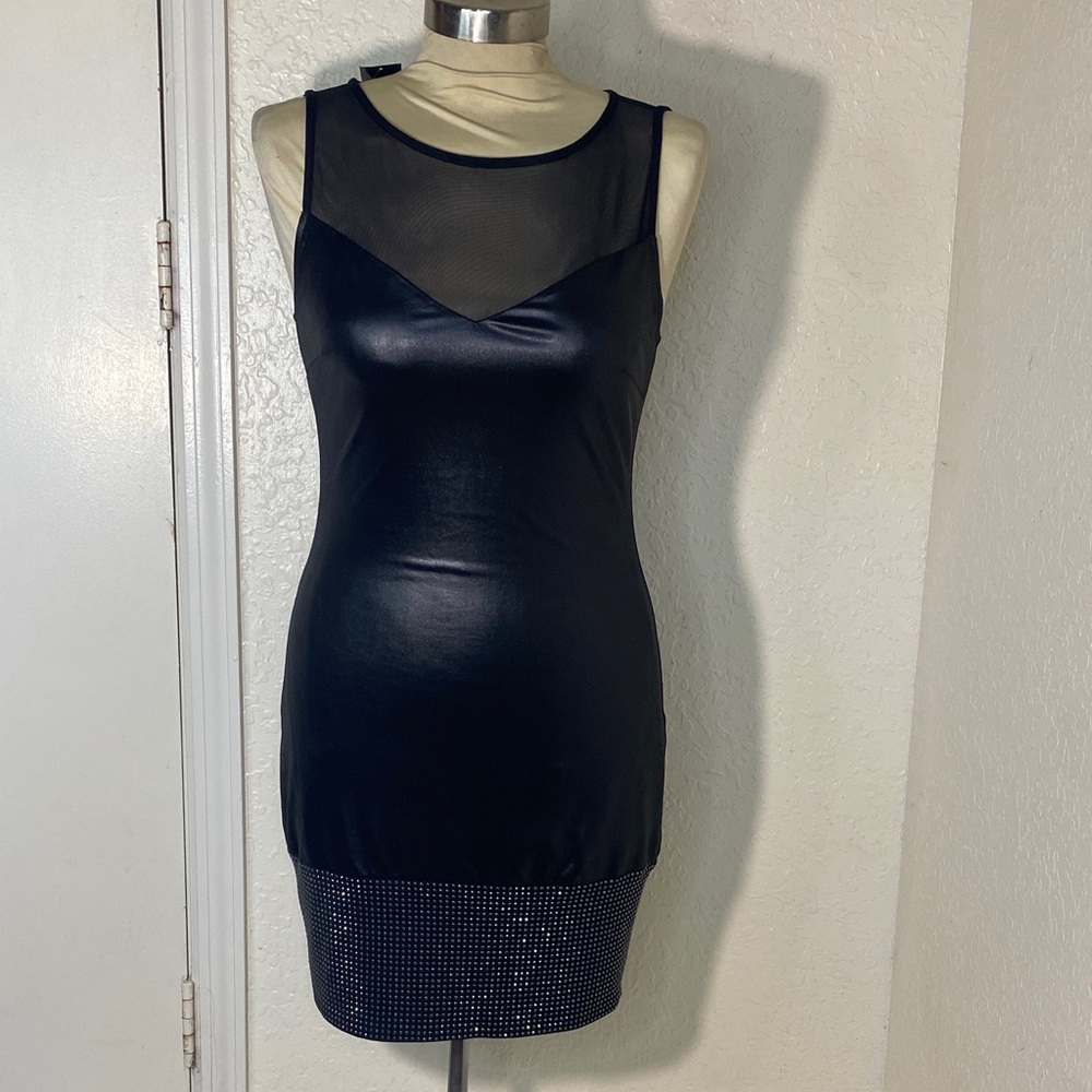 Elegant and sexy fitted black faux leather dress Sleeveless - Picture 2 of 12